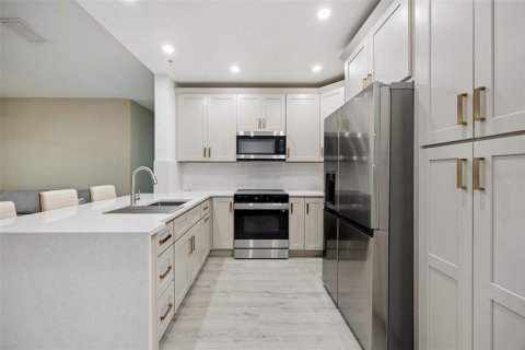 Condo in Orlando, Florida, 2 bedrooms № 2122503 - photo 10