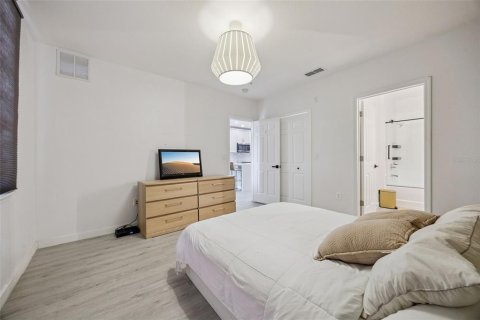 Condo in Orlando, Florida, 2 bedrooms № 2122503 - photo 16