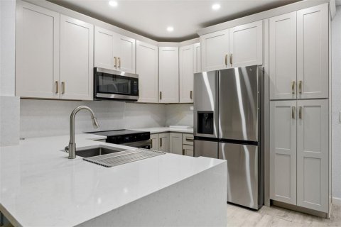 Condo in Orlando, Florida, 2 bedrooms № 2122503 - photo 13