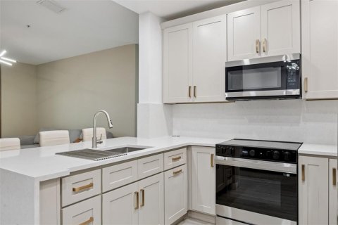Condo in Orlando, Florida, 2 bedrooms № 2122503 - photo 12
