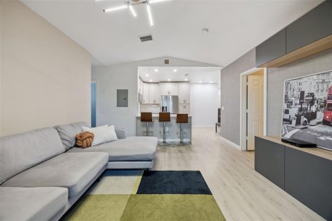 Condo in Orlando, Florida, 2 bedrooms № 2122503 - photo 2