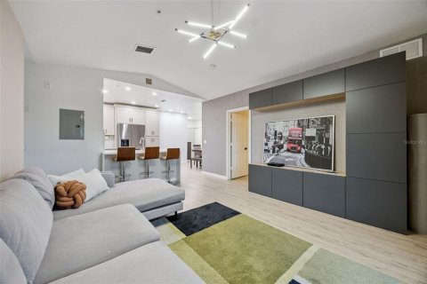 Condo in Orlando, Florida, 2 bedrooms № 2122503 - photo 3