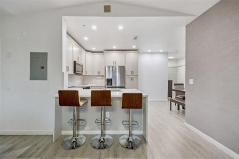 Condo in Orlando, Florida, 2 bedrooms № 2122503 - photo 8