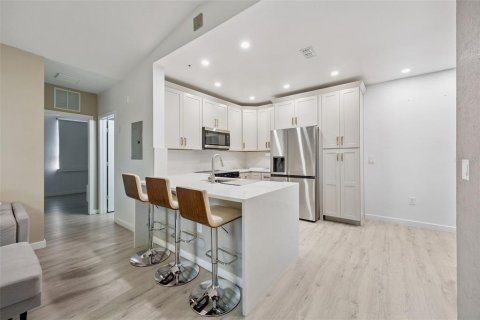 Condo in Orlando, Florida, 2 bedrooms № 2122503 - photo 9