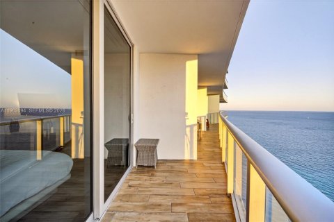 Copropriété à vendre à Hollywood, Floride: 2 chambres, 105.54 m2 № 2081040 - photo 24