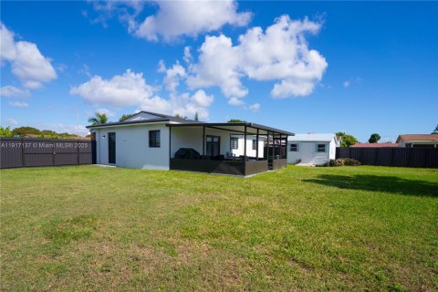 House in Miami, Florida 3 bedrooms, 98.29 sq.m. № 1977409 - photo 23