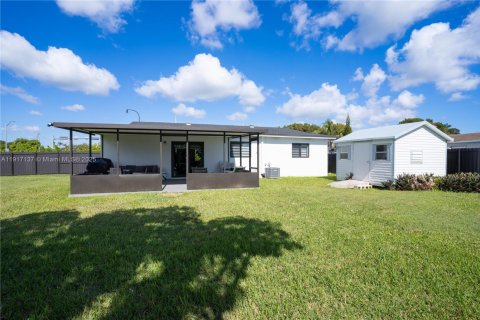 House in Miami, Florida 3 bedrooms, 98.29 sq.m. № 1977409 - photo 22