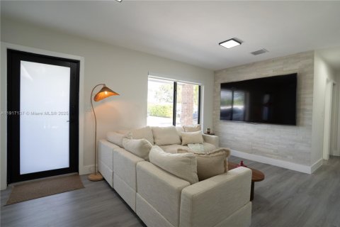House in Miami, Florida 3 bedrooms, 98.29 sq.m. № 1977409 - photo 6