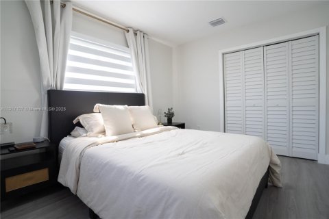 House in Miami, Florida 3 bedrooms, 98.29 sq.m. № 1977409 - photo 16