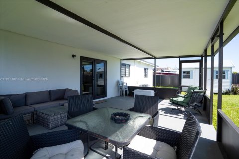 House in Miami, Florida 3 bedrooms, 98.29 sq.m. № 1977409 - photo 21