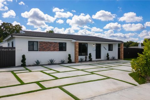 House in Miami, Florida 3 bedrooms, 98.29 sq.m. № 1977409 - photo 29