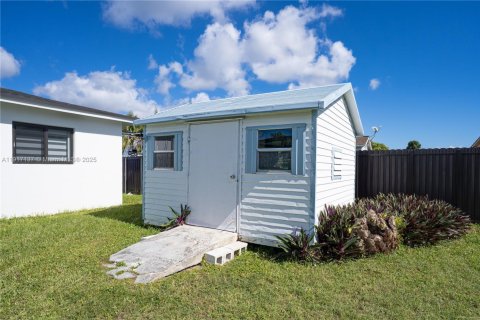 House in Miami, Florida 3 bedrooms, 98.29 sq.m. № 1977409 - photo 25