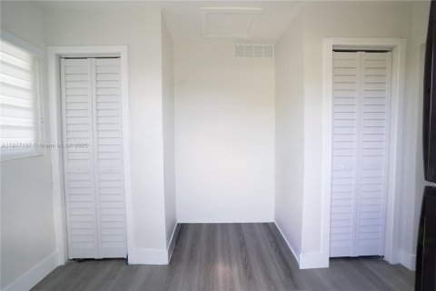 House in Miami, Florida 3 bedrooms, 98.29 sq.m. № 1977409 - photo 14