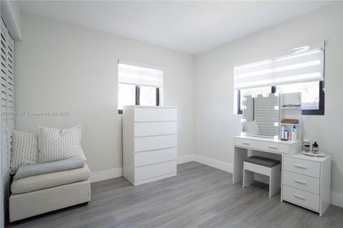 House in Miami, Florida 3 bedrooms, 98.29 sq.m. № 1977409 - photo 18
