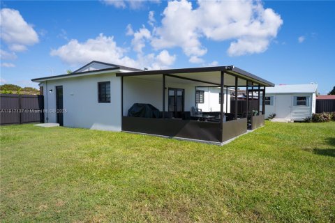 House in Miami, Florida 3 bedrooms, 98.29 sq.m. № 1977409 - photo 24