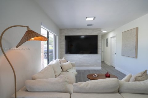 House in Miami, Florida 3 bedrooms, 98.29 sq.m. № 1977409 - photo 7