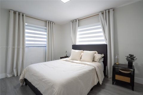 House in Miami, Florida 3 bedrooms, 98.29 sq.m. № 1977409 - photo 15