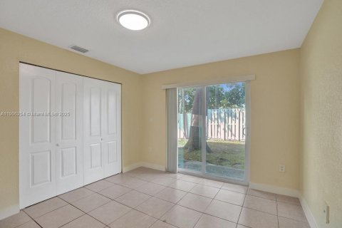 Copropriété à louer à Fort Lauderdale, Floride: 2 chambres, 399.2 m2 № 1963477 - photo 12