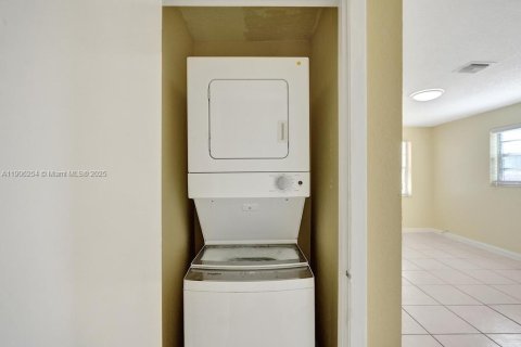 Copropriété à louer à Fort Lauderdale, Floride: 2 chambres, 399.2 m2 № 1963477 - photo 17