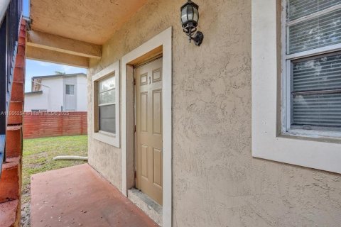 Copropriété à louer à Fort Lauderdale, Floride: 2 chambres, 399.2 m2 № 1963477 - photo 3
