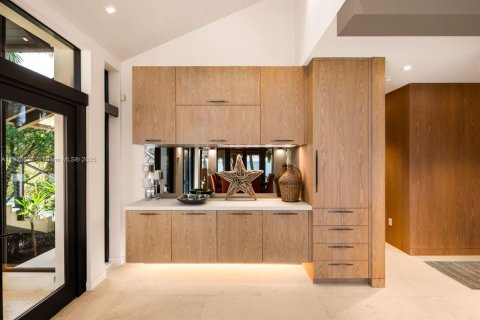 Купить виллу или дом в Корал-Гейблс, Флорида 4 спальни, 412.02м2, № 2039687 - фото 26