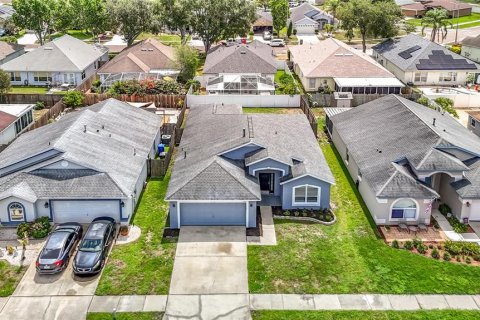 House in Brandon, Florida 3 bedrooms, 163.42 sq.m. № 2206629 - photo 3