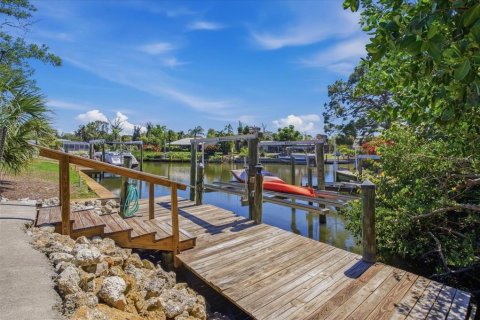 Villa ou maison à Englewood, Floride 3 chambres, 211.82 m2 № 2127207