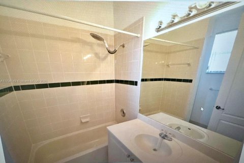 Townhouse in Pembroke Pines, Florida 2 bedrooms, 131.92 sq.m. № 1867185 - photo 8
