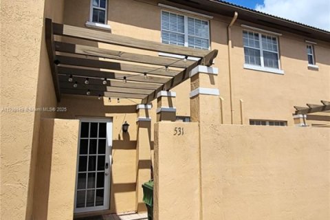 Townhouse in Pembroke Pines, Florida 2 bedrooms, 131.92 sq.m. № 1867185 - photo 2