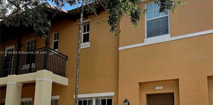 Townhouse in Pembroke Pines, Florida 2 bedrooms, 131.92 sq.m. № 1867185