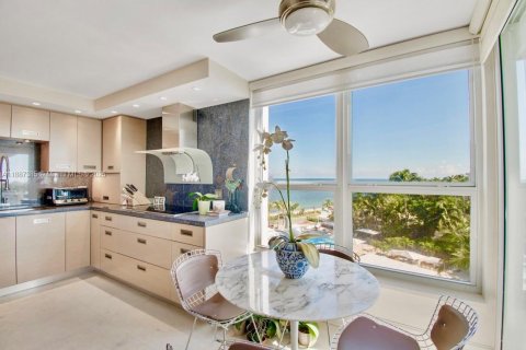 Снять в аренду кондоминиум в Ки-Бискейн, Флорида 2 спальни, 138.98м2, № 1941678 - фото 8