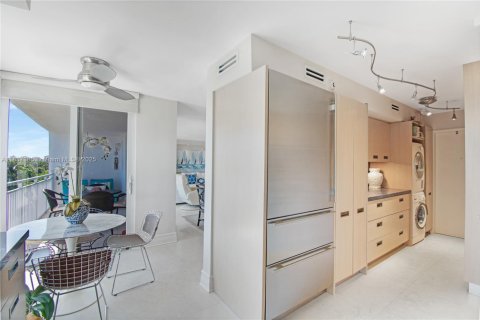 Снять в аренду кондоминиум в Ки-Бискейн, Флорида 2 спальни, 138.98м2, № 1941678 - фото 10