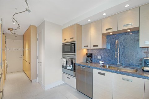 Снять в аренду кондоминиум в Ки-Бискейн, Флорида 2 спальни, 138.98м2, № 1941678 - фото 9