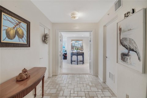 Снять в аренду кондоминиум в Ки-Бискейн, Флорида 2 спальни, 138.98м2, № 1941678 - фото 3