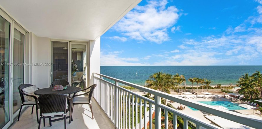 Кондоминиум с 2 спальнями в Ки-Бискейн, Флорида № 1941678