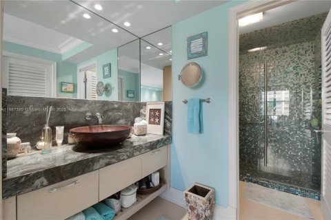 Снять в аренду кондоминиум в Ки-Бискейн, Флорида 2 спальни, 138.98м2, № 1941678 - фото 15