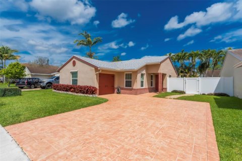 House in Davie, Florida 3 bedrooms, 116.03 sq.m. № 2068526