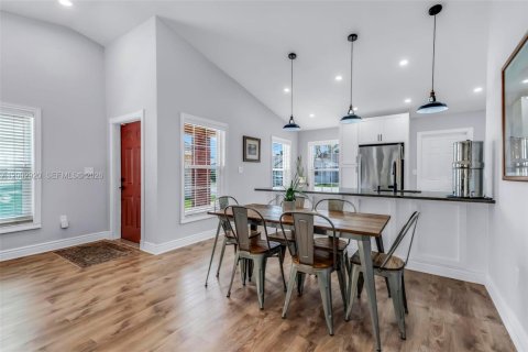 House in Davie, Florida 3 bedrooms, 116.03 sq.m. № 2068526 - photo 9