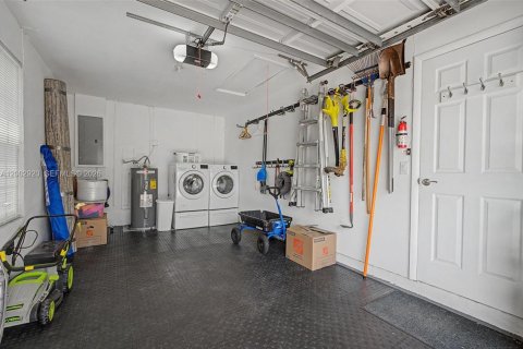 House in Davie, Florida 3 bedrooms, 116.03 sq.m. № 2068526 - photo 26