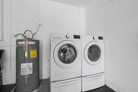 House in Davie, Florida 3 bedrooms, 116.03 sq.m. № 2068526 - photo 25