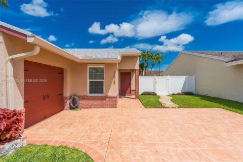 House in Davie, Florida 3 bedrooms, 116.03 sq.m. № 2068526 - photo 2