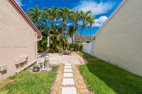 House in Davie, Florida 3 bedrooms, 116.03 sq.m. № 2068526 - photo 27