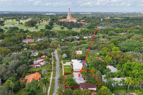 Terreno en venta en Coral Gables, Florida № 1969057 - foto 1