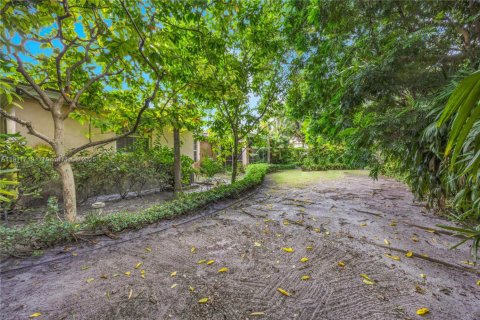 Terreno en venta en Coral Gables, Florida № 1969057 - foto 7