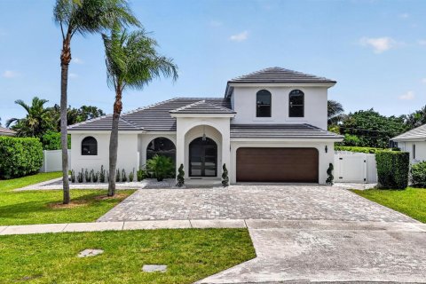 House in Boca Raton, Florida 5 bedrooms, 269.88 sq.m. № 2186506