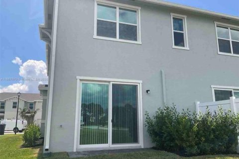 Townhouse in Port St. Lucie, Florida 3 bedrooms № 1941780 - photo 22