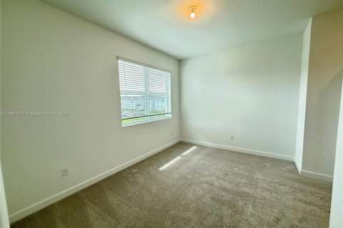 Townhouse in Port St. Lucie, Florida 3 bedrooms № 1941780 - photo 11