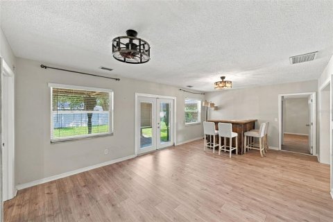 House in Clearwater, Florida 4 bedrooms, 169.83 sq.m. № 2413559 - photo 18