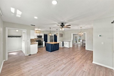 House in Clearwater, Florida 4 bedrooms, 169.83 sq.m. № 2413559 - photo 6