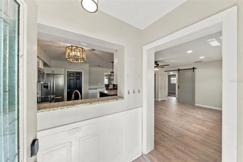 House in Clearwater, Florida 4 bedrooms, 169.83 sq.m. № 2413559 - photo 3